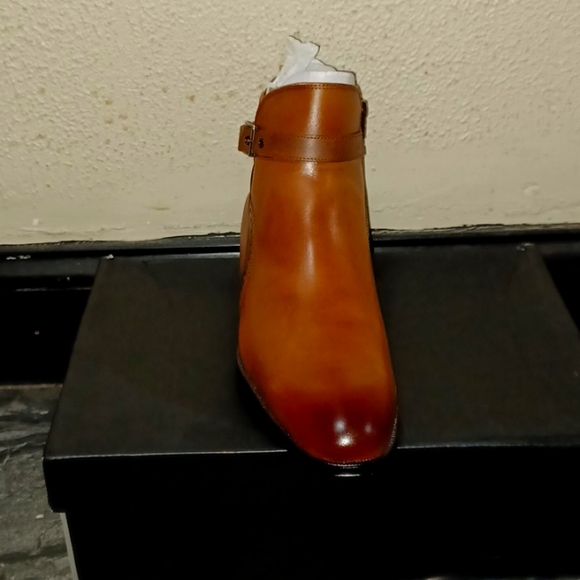 Shoes - Picture 3 of 4